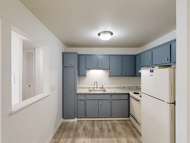 Denway Circle Apartments — Photo 19