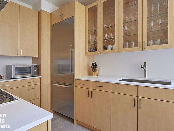 3rd image of 30 E 85th St #9EF