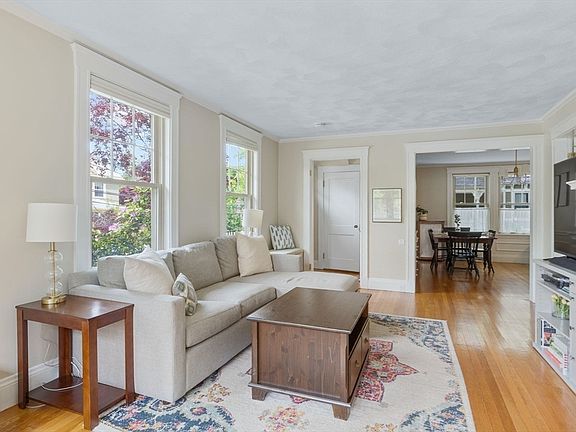 4th image of 72 Clyde St Floor 1