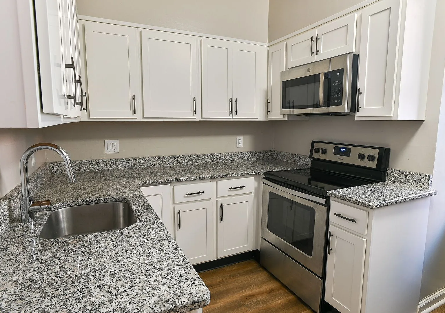 Large 3 Bedroom Single Family Home on Forster St — Photo 3