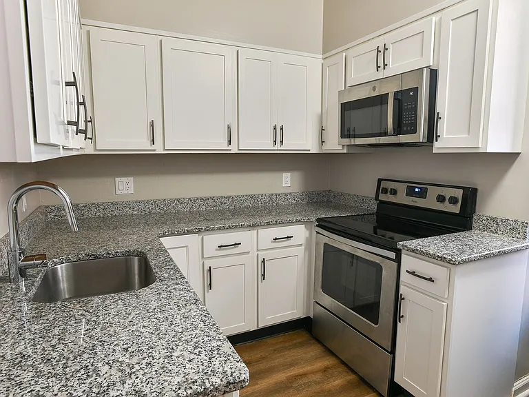 226 Forster St — Photo 3
