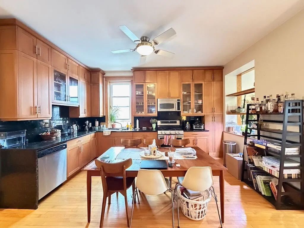 2 bed, 1000 sqft, $2,500 — Photo 2