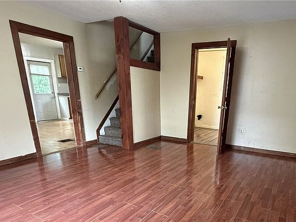 4th image of 25 Gleason St