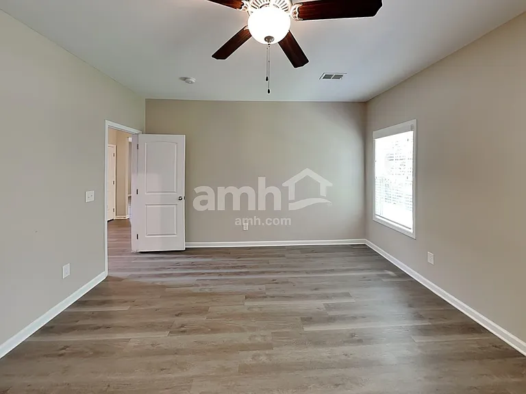 913 Beverly Ct — Photo 10
