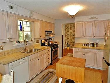 2nd image of 1135 Acorn Dr