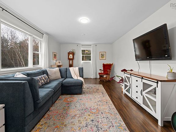3rd image of 134 Croft Rd