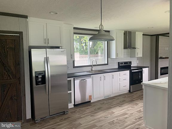 3rd image of 72 Oliver Dr