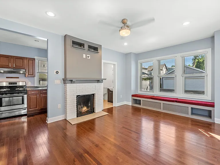 172 Cedar St #1 — Photo 2