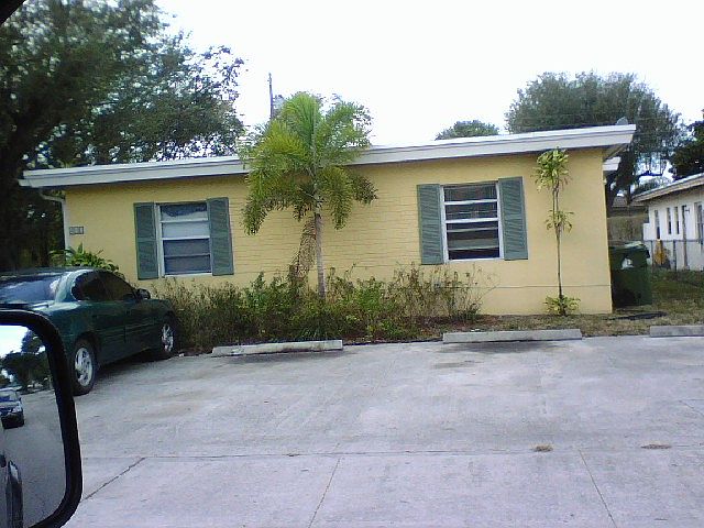 1st image of 413 NW 15th Ave APT 1