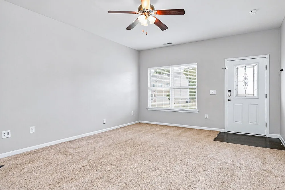 4 bed, 2.5 bath, 2060 sqft, $2,230 — Photo 4