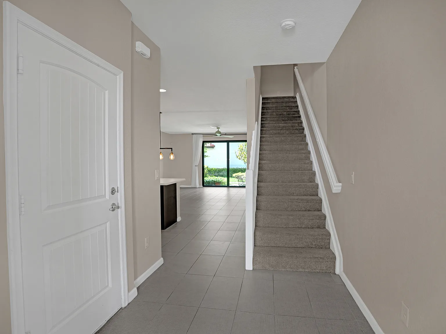 3 bed, 2.5 bath, 1303 sqft, $3,300 — Photo 3