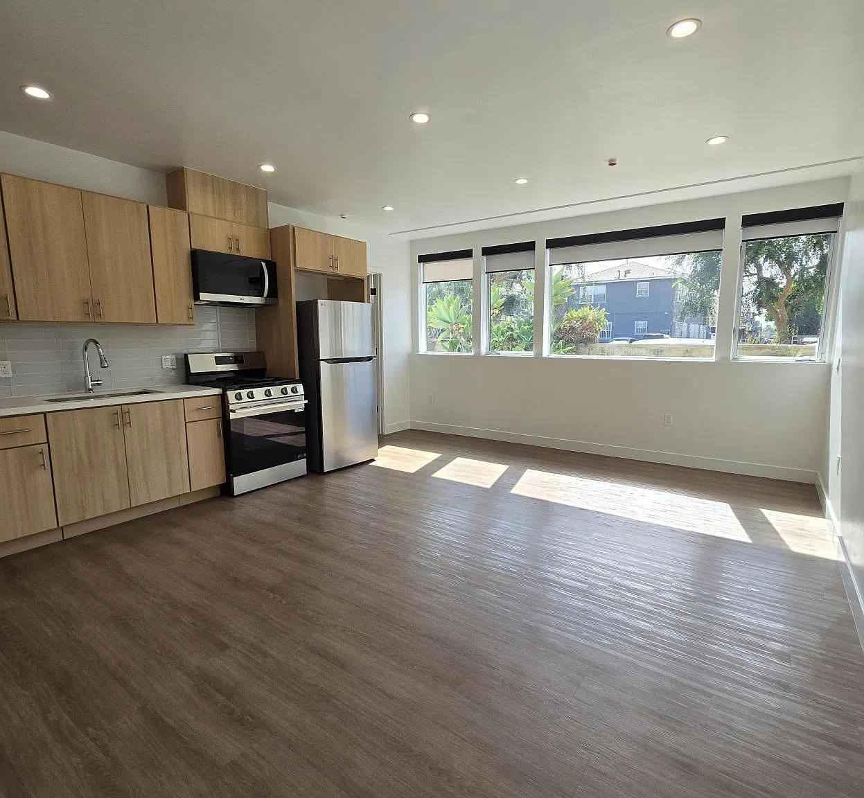 Studio, 600 sqft, $2,329 — Photo 3
