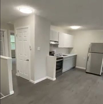 2nd image of 975 E 179th St #3
