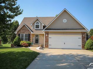 1863 Finch Dr, Tonganoxie, KS 66086