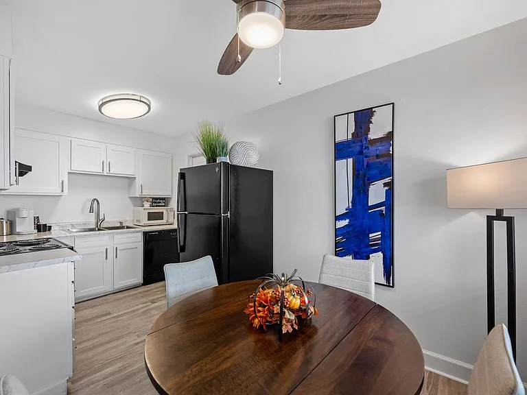 Phoenix Apartments — Photo 6