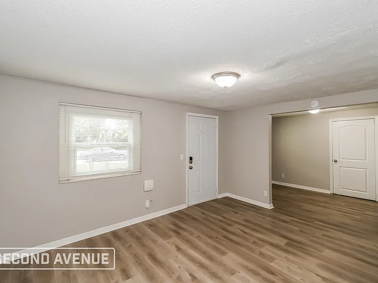 2230 W 11th St — Photo 4