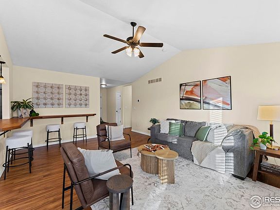 5th image of 628 Sumac St