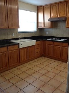 2nd image of 2959 Barrett St