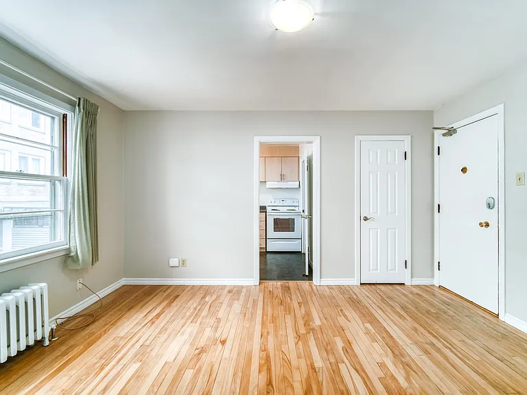1112 Tower Rd — Photo 7