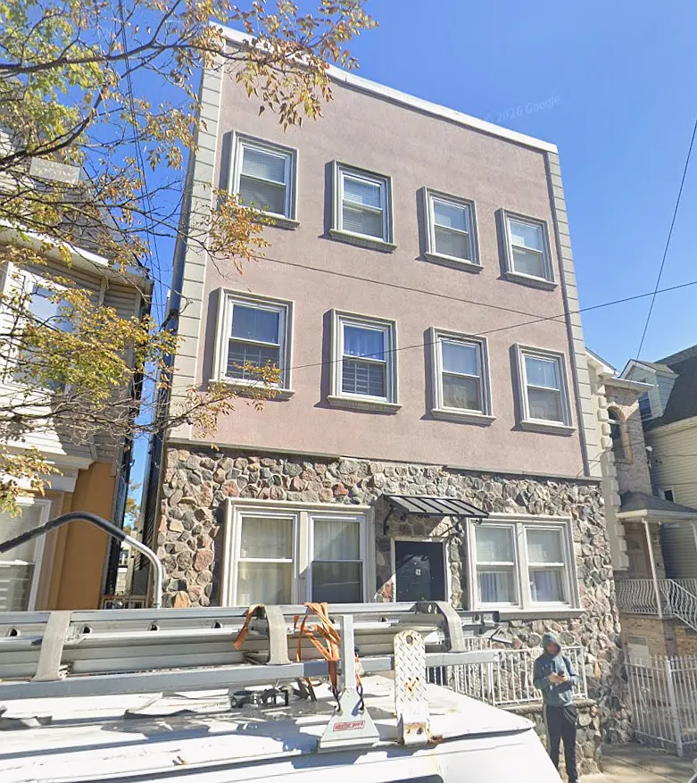 42 Hawkins Street - 2R — Photo 1