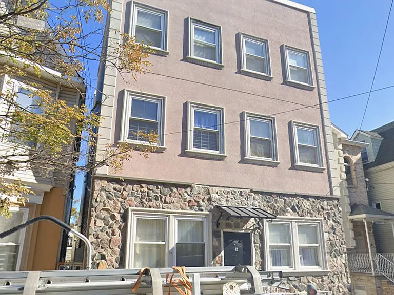 42 Hawkins St #2R — Photo 1
