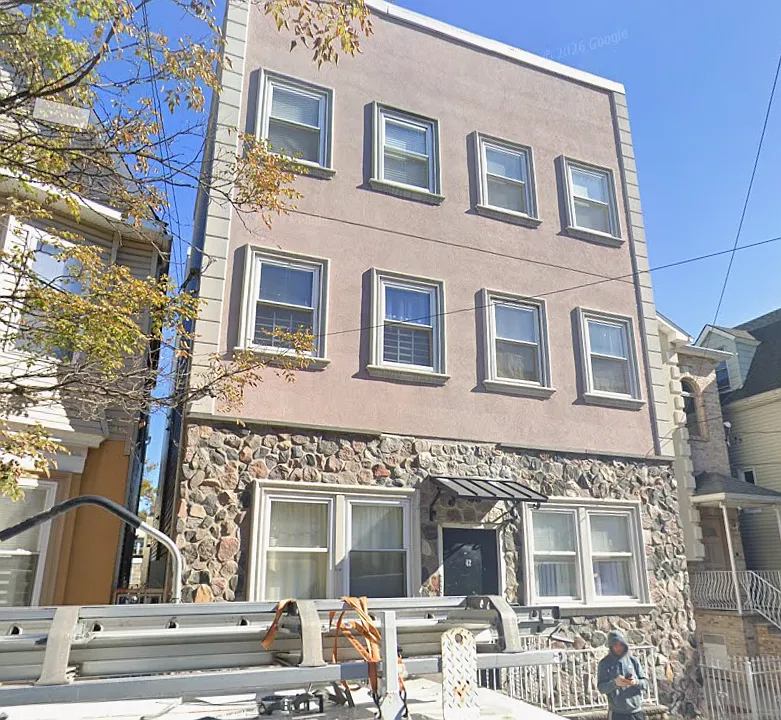 42 Hawkins St #2R