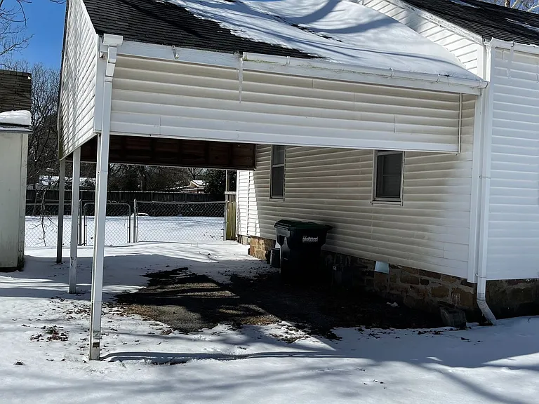 1111 Seminary Ave — Photo 4