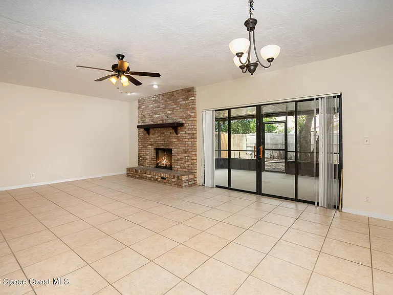 1911 Cashew Courtway — Photo 4