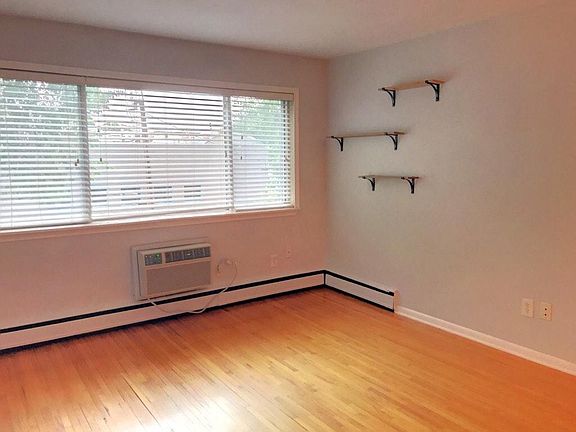 4th image of 2112 Garfield Ave S #15