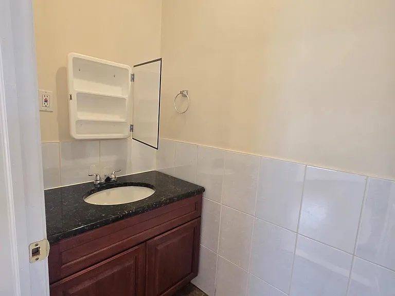 5630 Addison St — Photo 13
