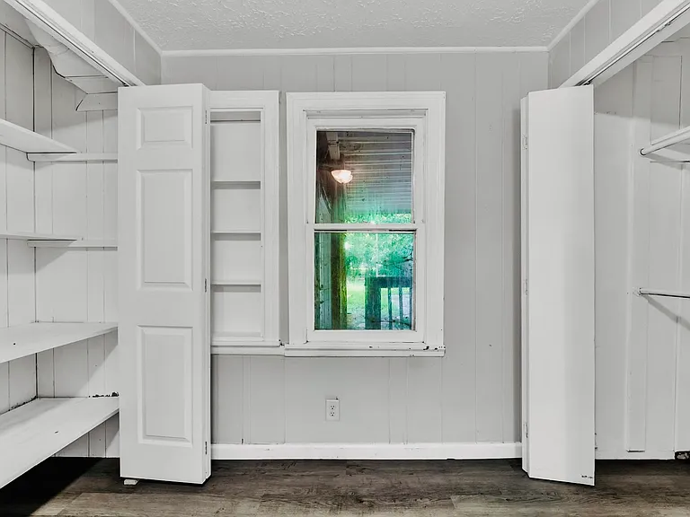 2820 W Washita St — Photo 2