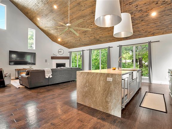 4th image of 1572 N Desoto Pl