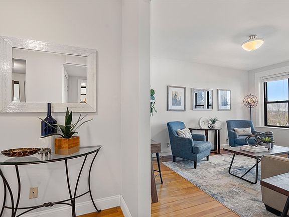 3rd image of 2003 Commonwealth Ave APT 11