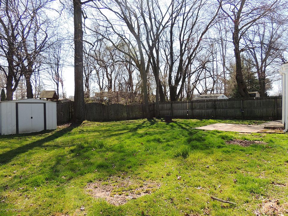 2nd image of 10 Ann Ct APT 1