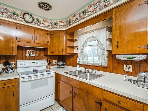 4th image of 10603 Lake Vista Dr