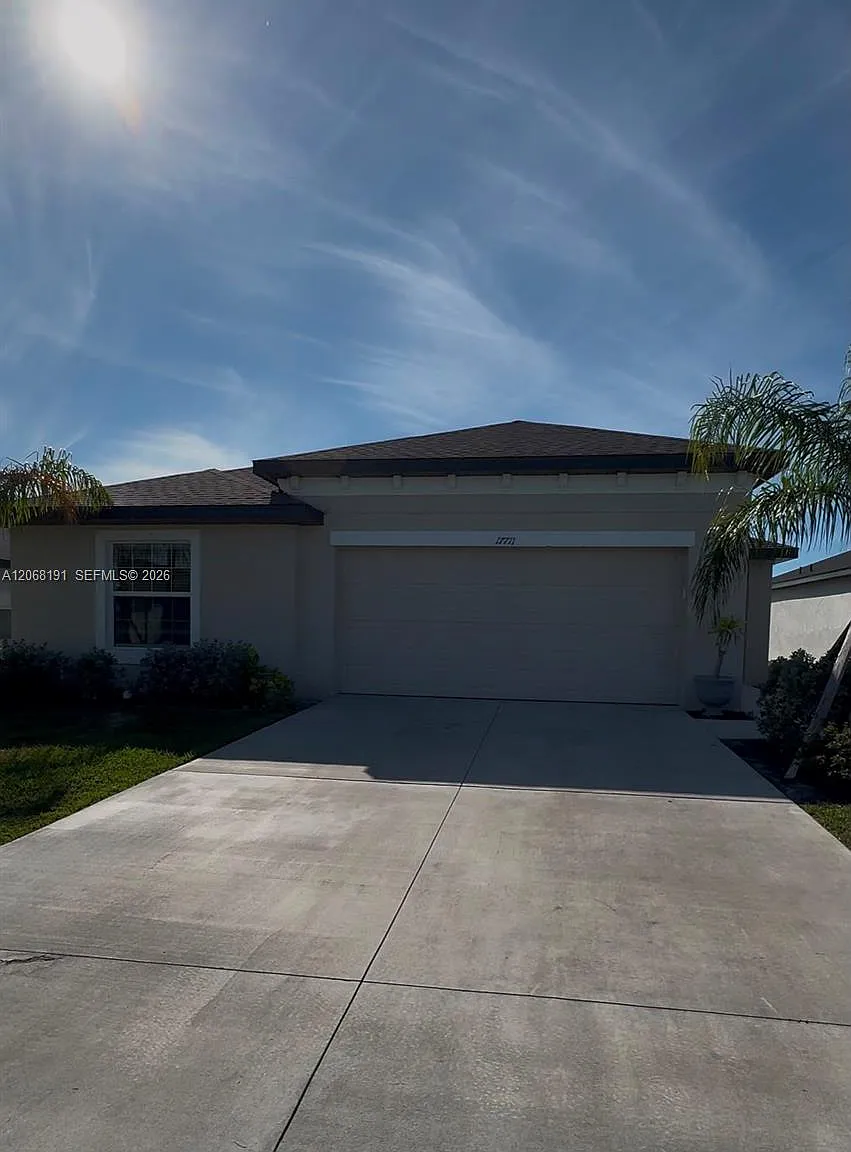 4 bed, 2.0 bath, 1812 sqft, $2,150 — Photo 4