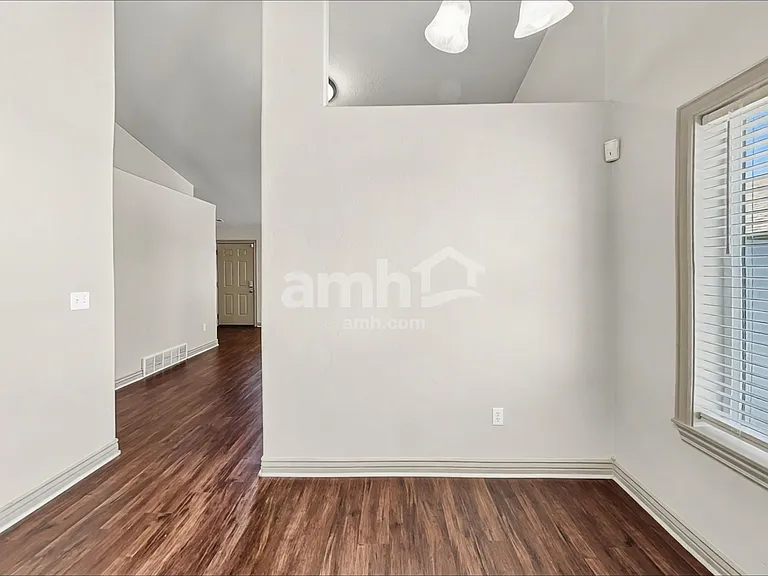 186 W Gate Ln — Photo 5