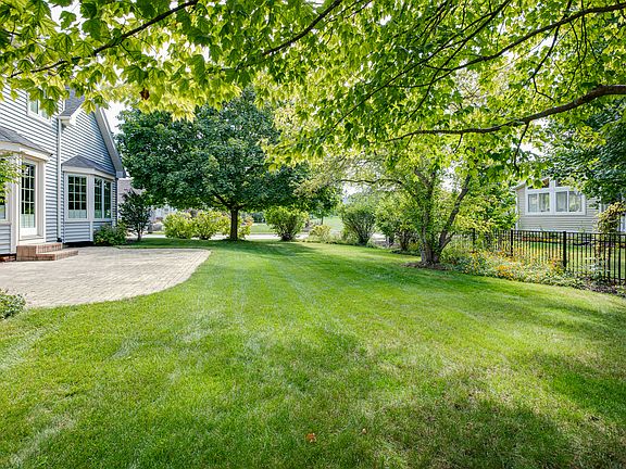 2nd image of 27W277 Waterford Dr