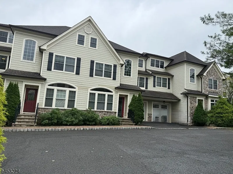 225 Sherman Ave