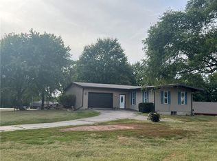 14096 Mitchell Ct, Basehor, KS 66007