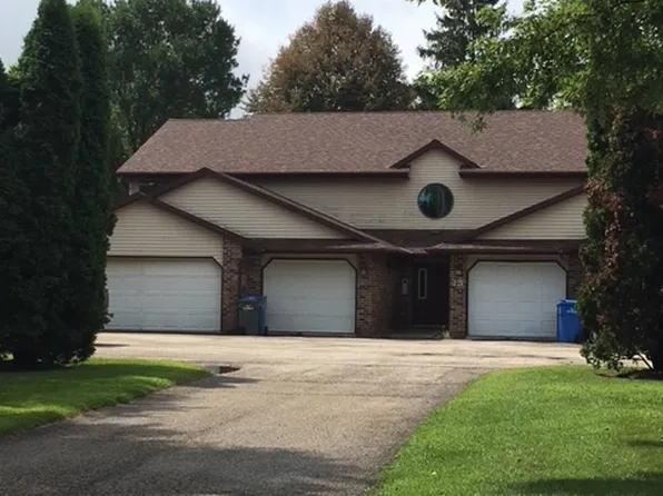 2BR/2BA/2 car attached garage, 13 Pine Ridge Ct #1, Watertown, WI 53094