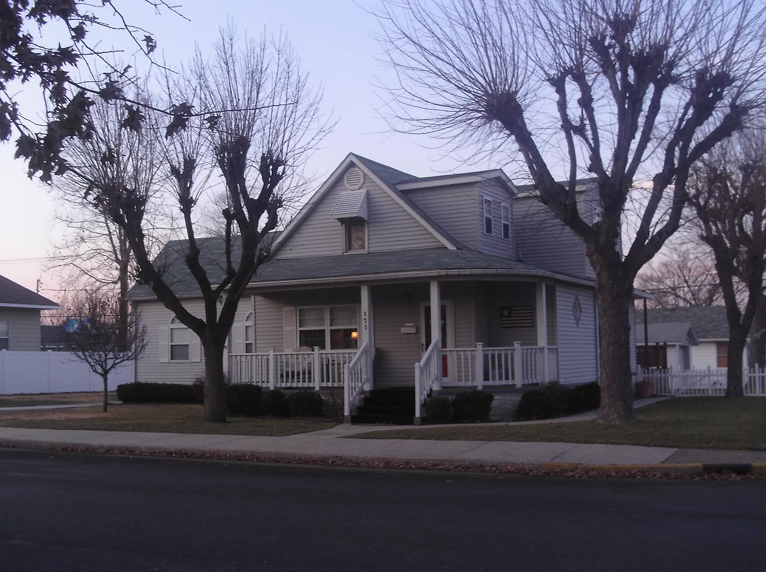 171 E Penning Ave photo 1