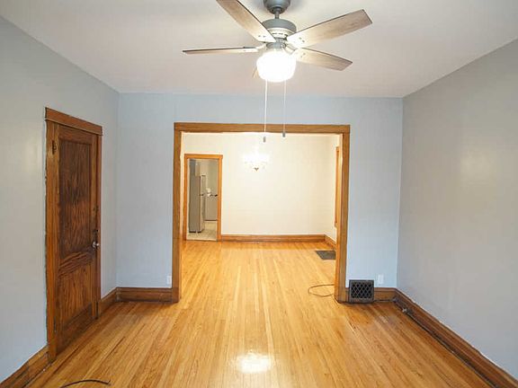 4th image of 2214 W Eastwood Ave #1