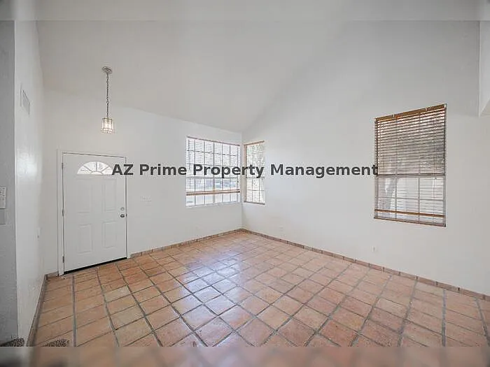 489 W Carmen St — Photo 6