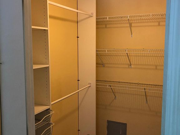5th image of 4 Autumn Leaf Dr APT 08