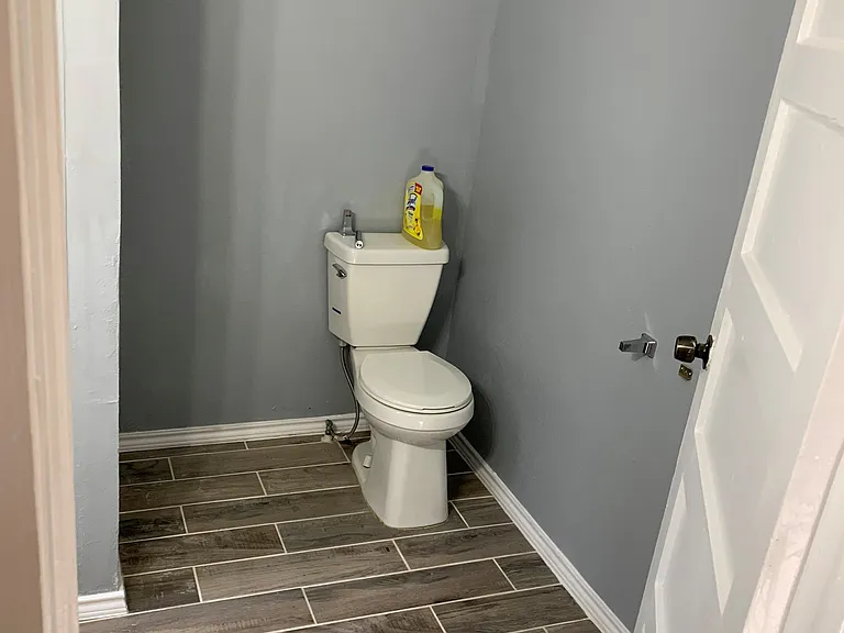 230 W Lee Ave #1 — Photo 3