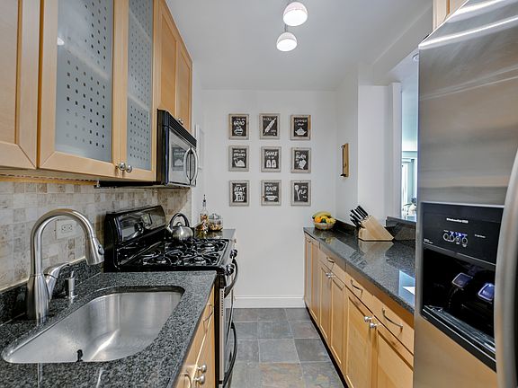 5th image of 401 E 74th St APT 5J