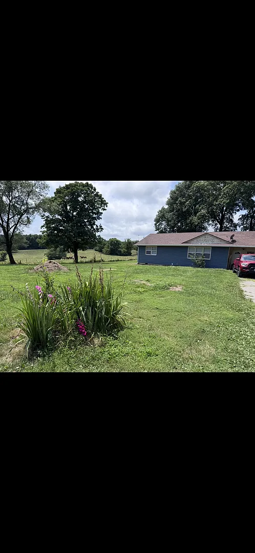 Comfortable Living Near City Conveniences: Charming 3BR Home on S Rustic Rd — Photo 3