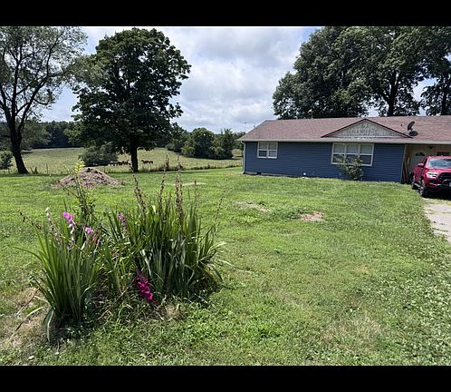 3rd image of 707 S Rustic Rd