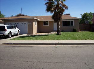 18 W Norwich Ave, Clovis, CA 93612